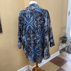 Lightweight soft georgeous pattern. Excellent condition.